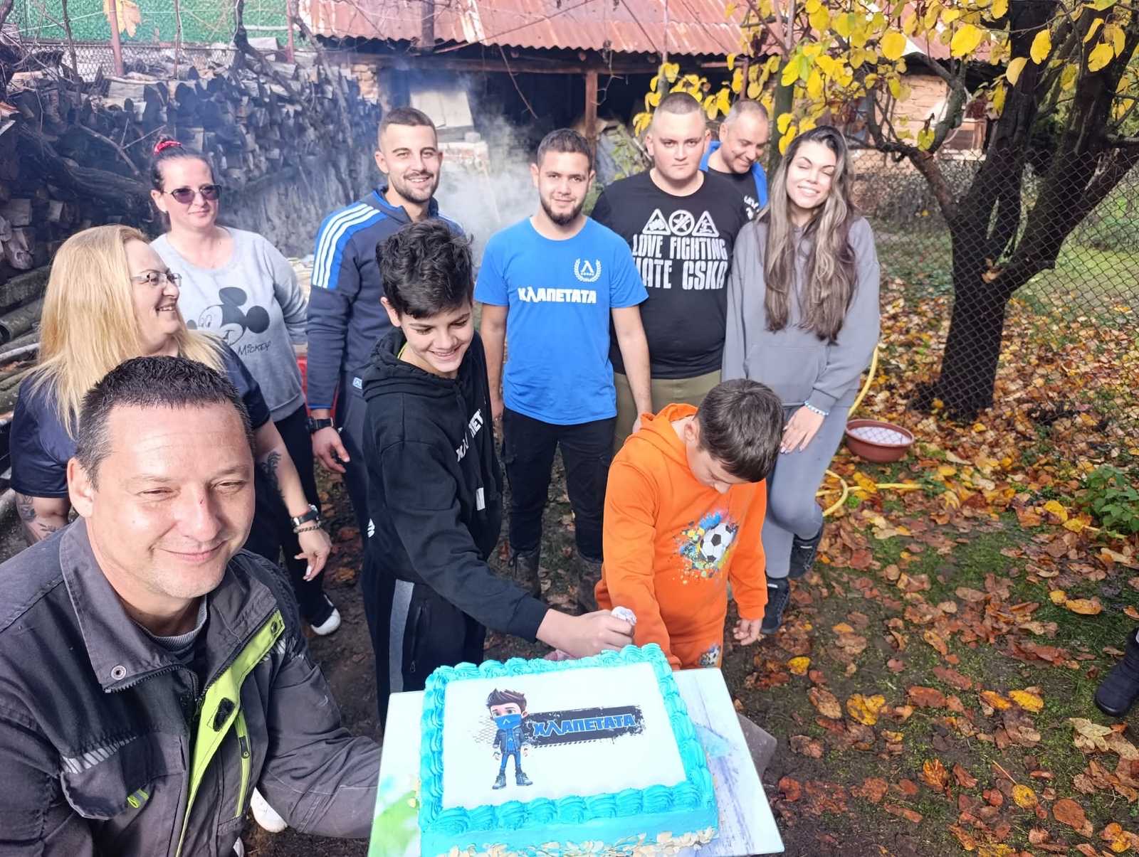 Хлапетата станаха на четири години