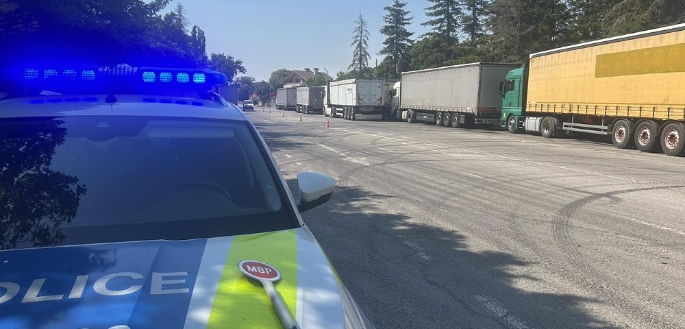 Ограничават движението на тежкотоварни камиони заради високите температури