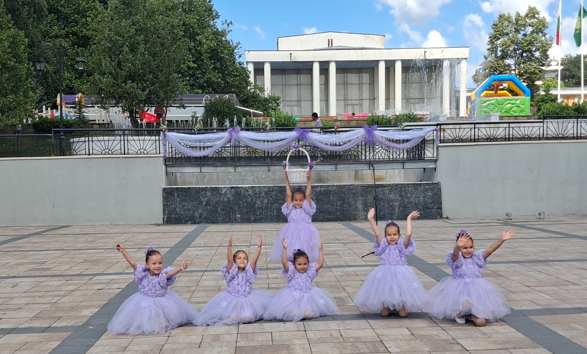 Хиляди усмивки откриха Празника на билките в Карлово