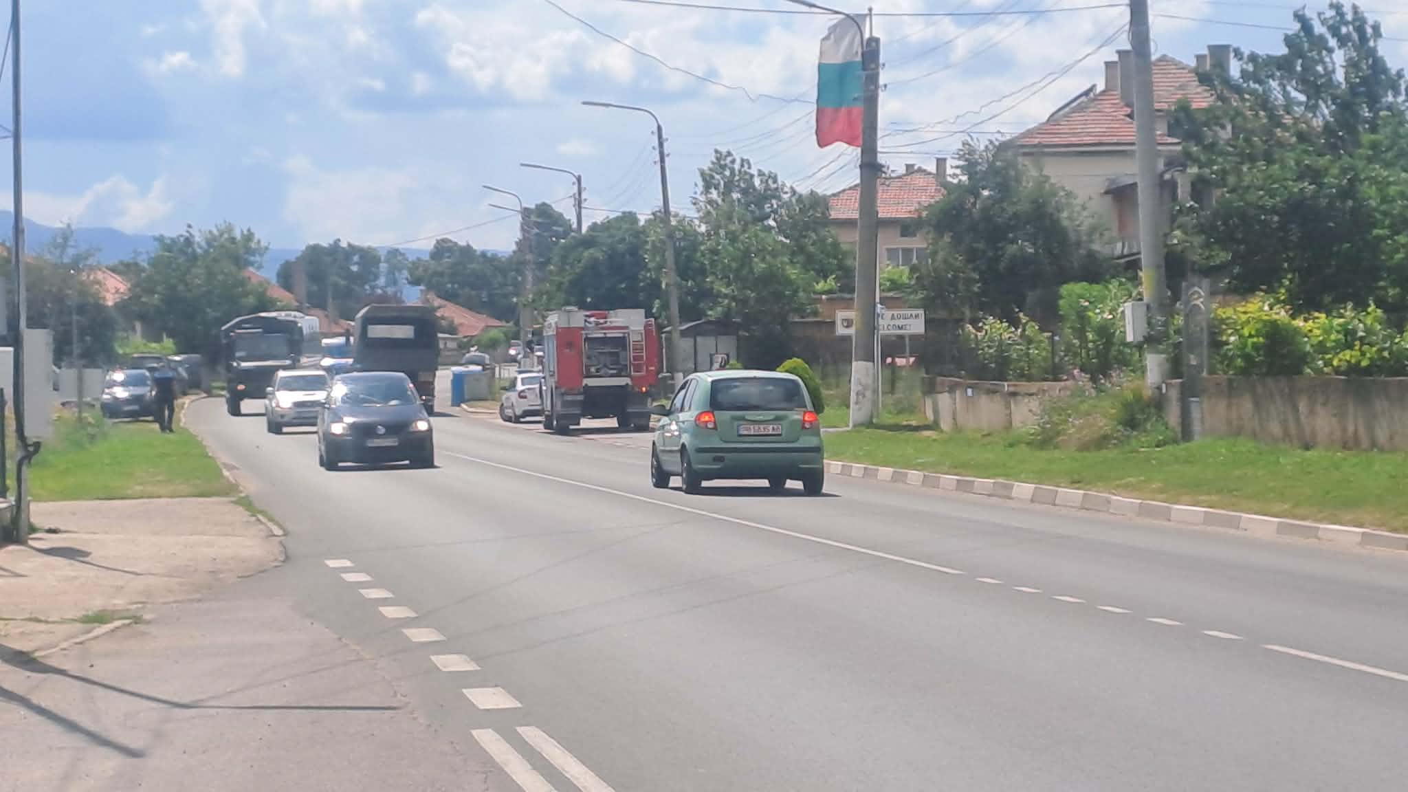 Кола избухна в пламъци в Анево, пожарна и полиция се намесиха спешно
