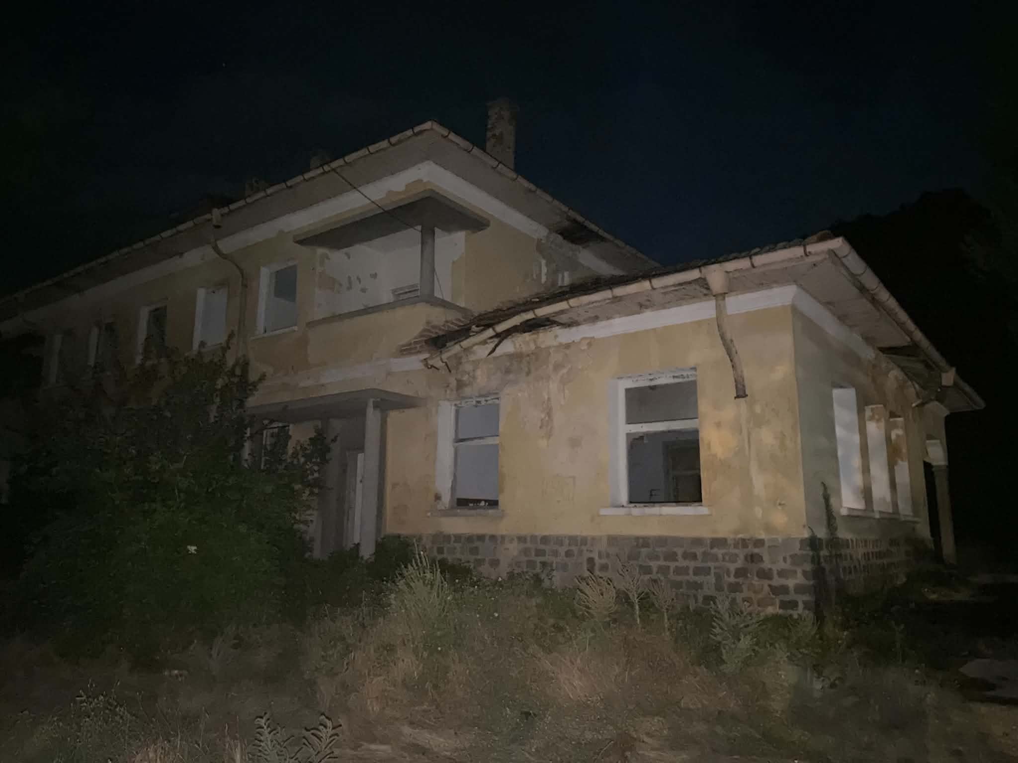 Пожар на жп гарата в Розино! Огнеборците овладяха пламъците навреме