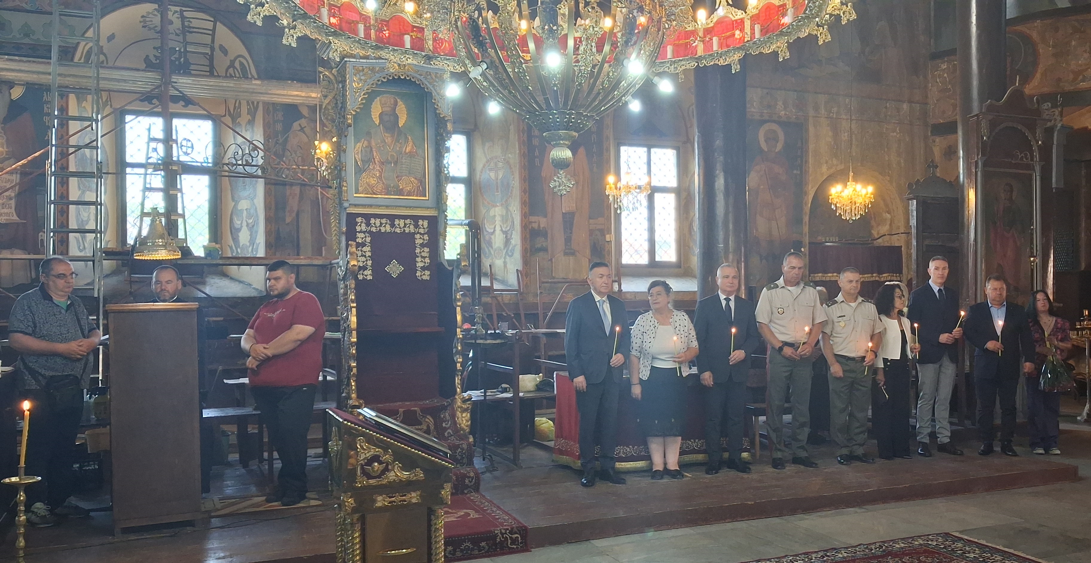 С тържествена Света литургия в храм „Св. Николай” започна отбелязването на 189 години от рождението на Васил Левски