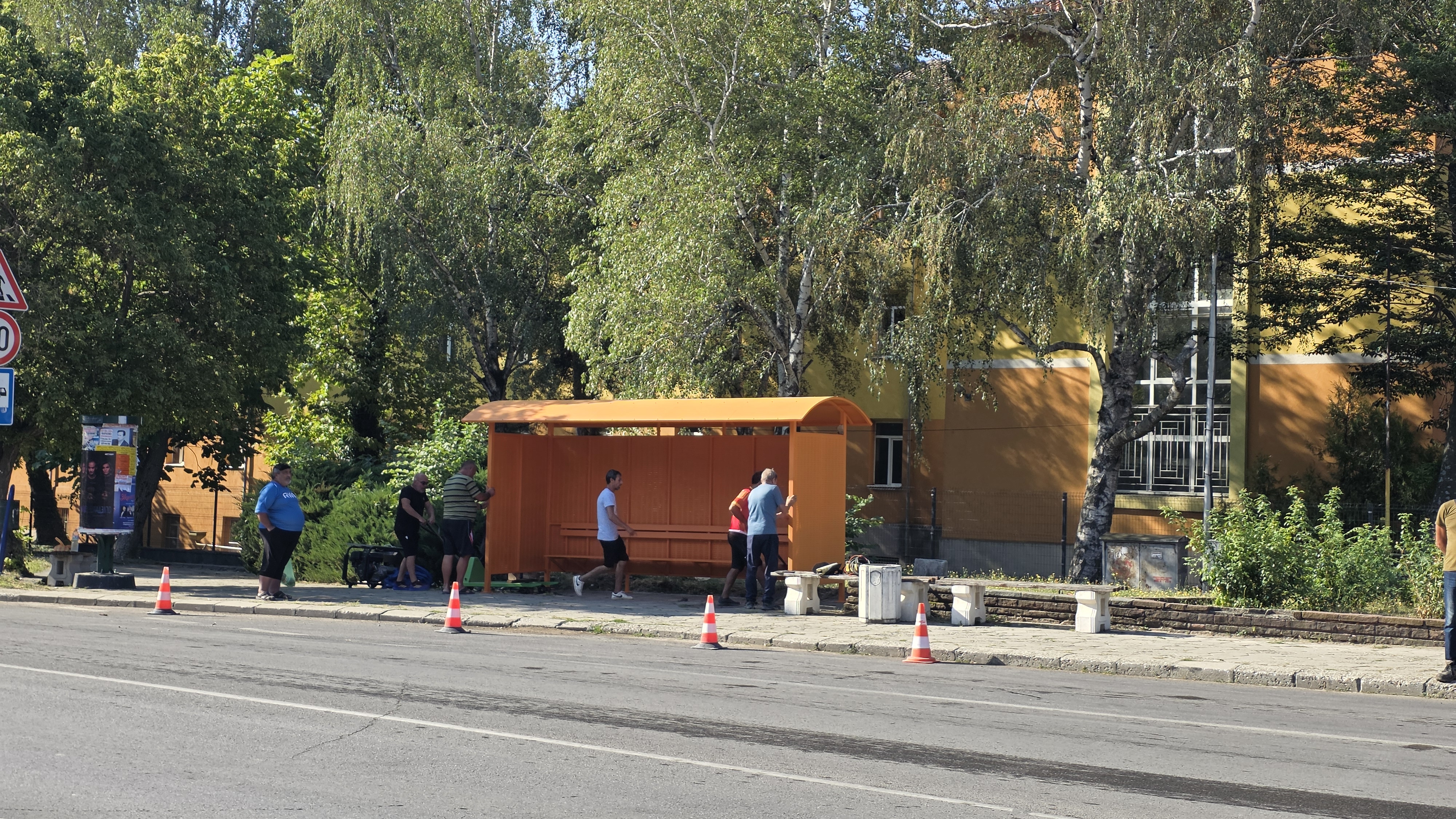 Нова автобусна спирка посреща пътниците пред ОУ „Райно Попович“ в Карлово