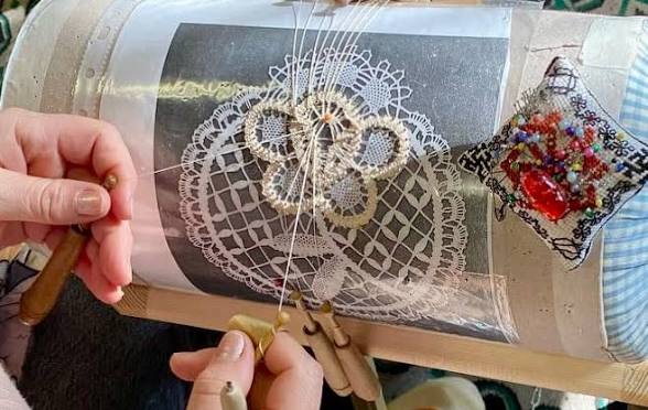 Калоферска дантела пленява Калофер: Два дни магия от совалки и нишки