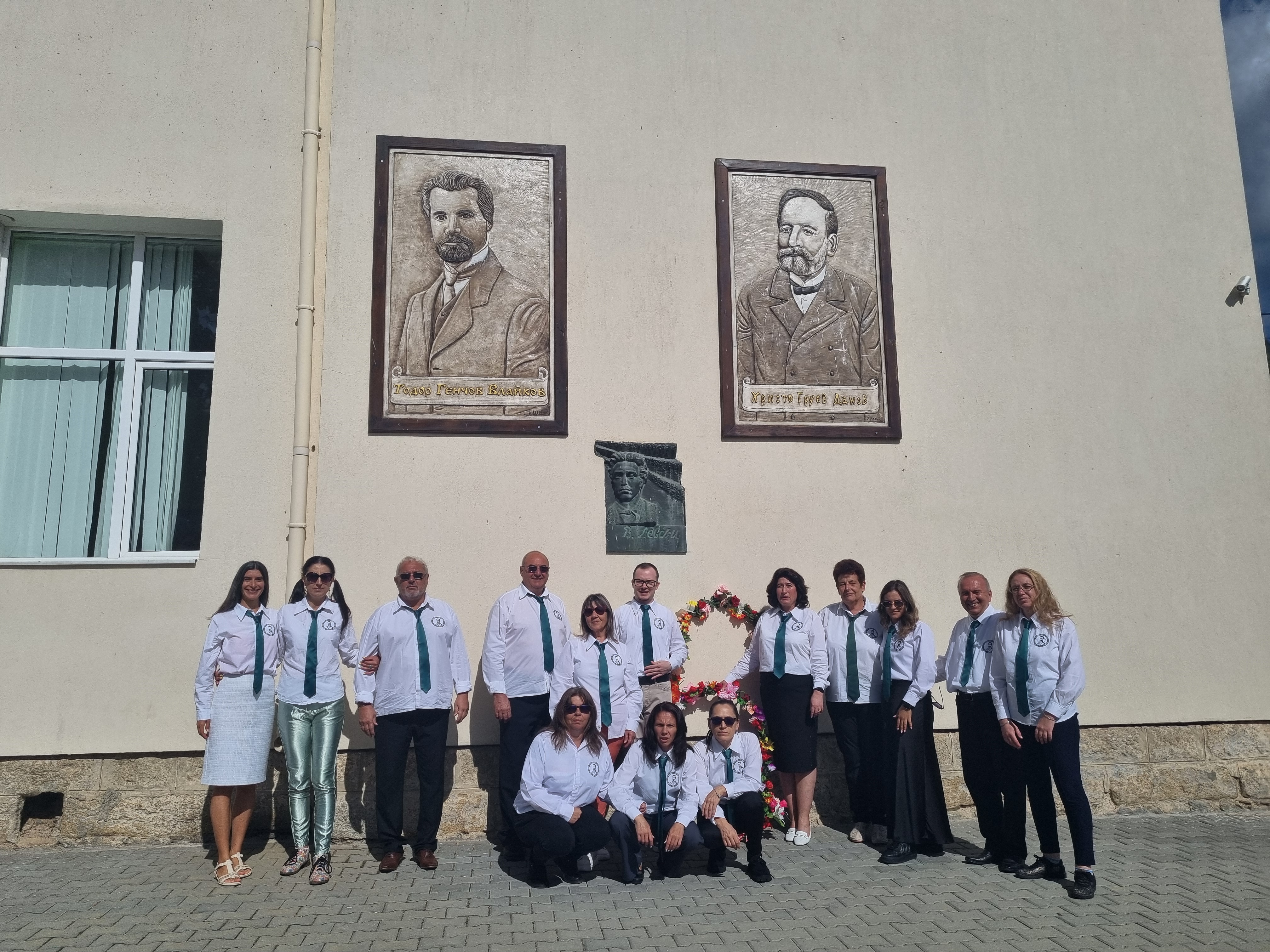 С хоро, водосвет и минаване през „шестицата“ ПГ „Тодор Влайков“ в Клисура даде старт на новата учебна година