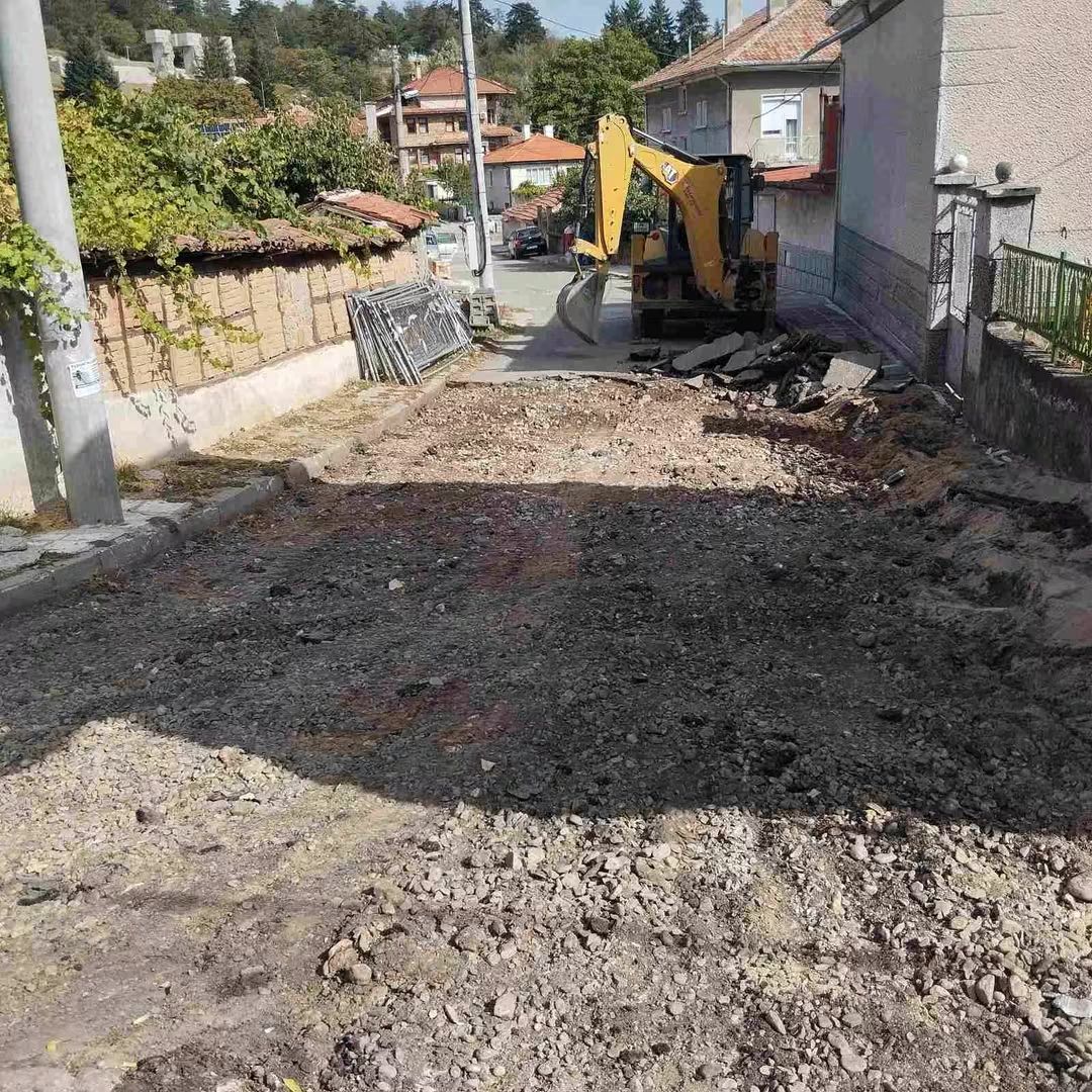 Започна голям ремонт на ул. „Васил Левски“ в Калофер